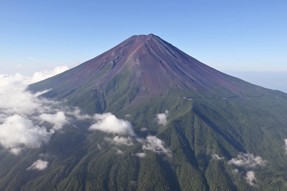 Idylle pur! Doch der Eindruck täuscht. Am Berg Fuji in Japan ist so viel los, dass man neuerdings ein Ticket für den Aufstieg buchen muss.