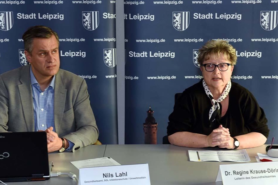 Nils Lahl (51) und Dr. Regine Krause-Döring vom Gesundheitsamt Leipzig sind besorgt: zu wenige Leipziger lassen sich gegen die Masern impfen.