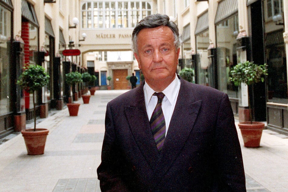 Der feine Herr Jürgen Schneider, wie er sich gern ablichten ließ: stilvoll und teuer gekleidet und mit einem Toupet, welches er nicht verleugnete.