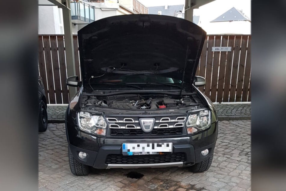 Am Annaberger Markt wurde ein Dacia beschlossen. Neben dem Fahrzeug fanden die Polizisten Patronenhülsen.