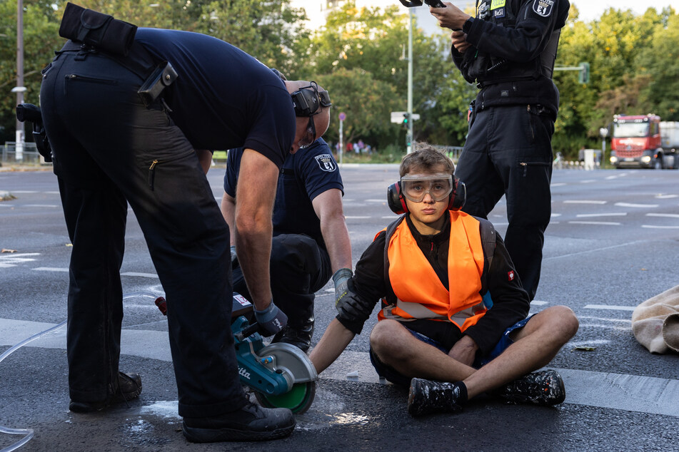 Ob sich Klima-Aktivisten auch beim Berlin Marathon am Wochenende auf die Straße kleben werden, ließ die "Letzte Generation" vorerst offen.