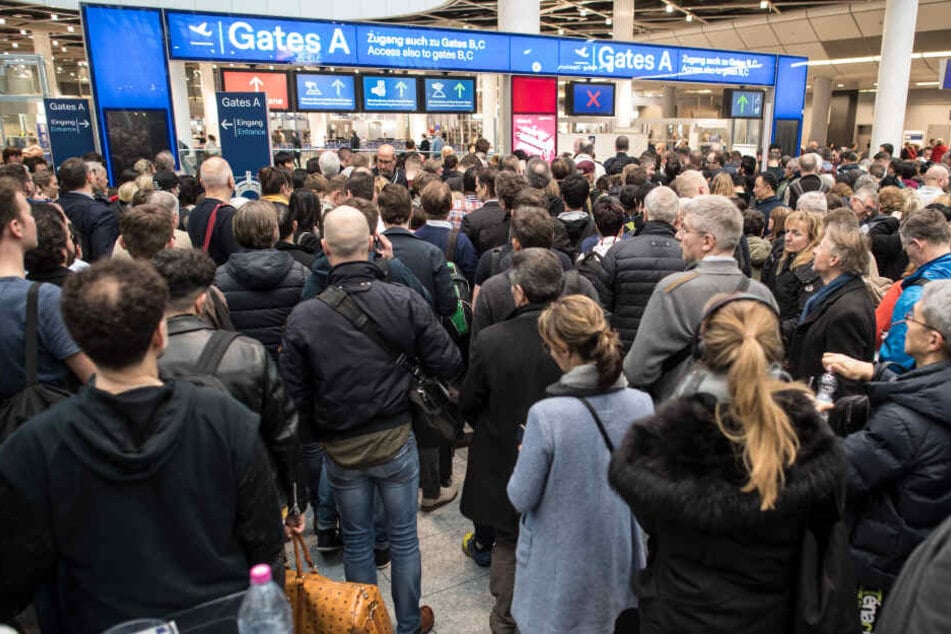 Am Flughafen Düsseldorf wird es während der Osterferien voll werden.
