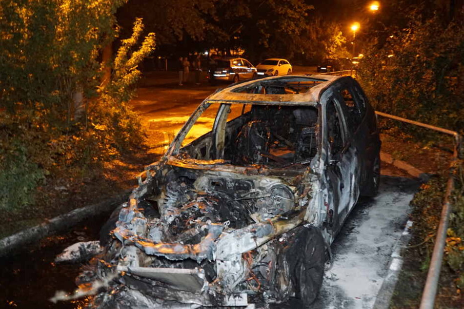 Dieser BMW brannte in zweiten "Anlauf" komplett aus.