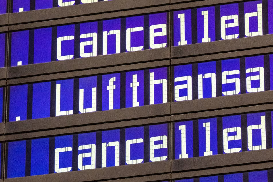 "Cancelled" – die Lufthansa sagt wegen des Pilotenstreiks am Freitag nahezu alle Flüge ab