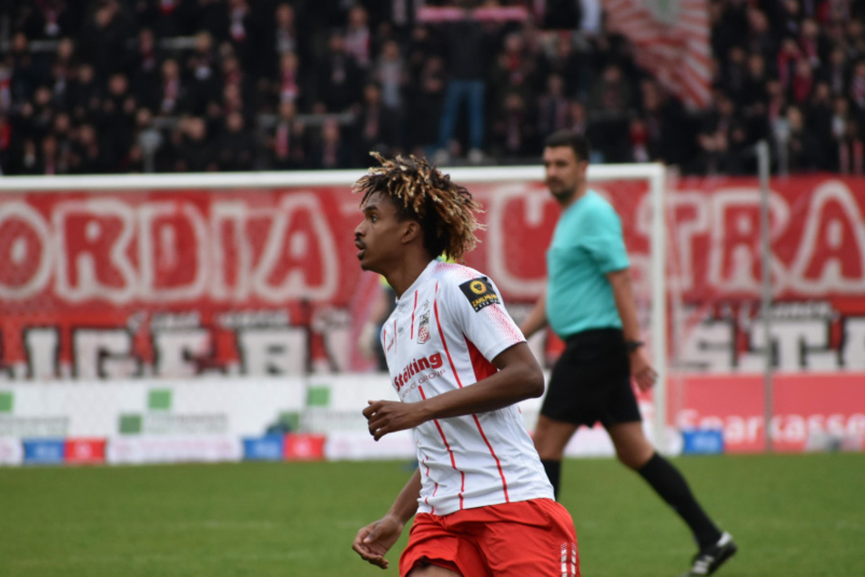 Keliano Tavares (21) wird auch in der kommenden Saison das Trikot des FC Rot-Weiss Erfurt tragen.