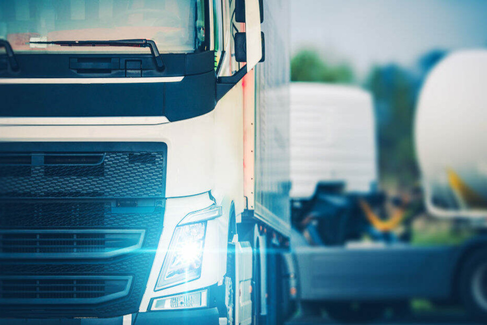 Der Fahrer des Lkw blieb unverletzt.