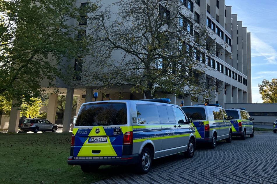 400 Schüler evakuiert: Bombendrohungen an Schulen in Bayern