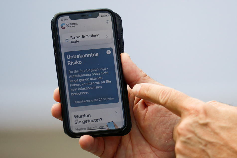 Die Bundesregierung setzt auf eine breite freiwillige Nutzung der neuen Warn-App gegen das neuartige Coronavirus.