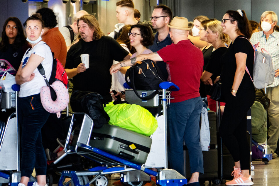 Laut Augenzeugen handelt es sich bei den in Frankfurt gestrandeten Reisenden hauptsächlich um ausländische Touristen.