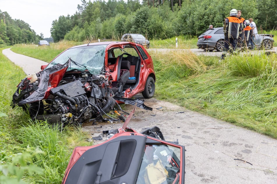Audi kommt auf Gegenspur: Frau (†62) stirbt bei Frontal-Crash