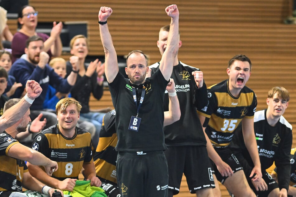 HCE-Coach André Haber (39, M.) will mit seinem Team den Favoriten aus Hamburg ärgern - und im besten Fall über den Einzug in die dritte Pokalrunde jubeln.