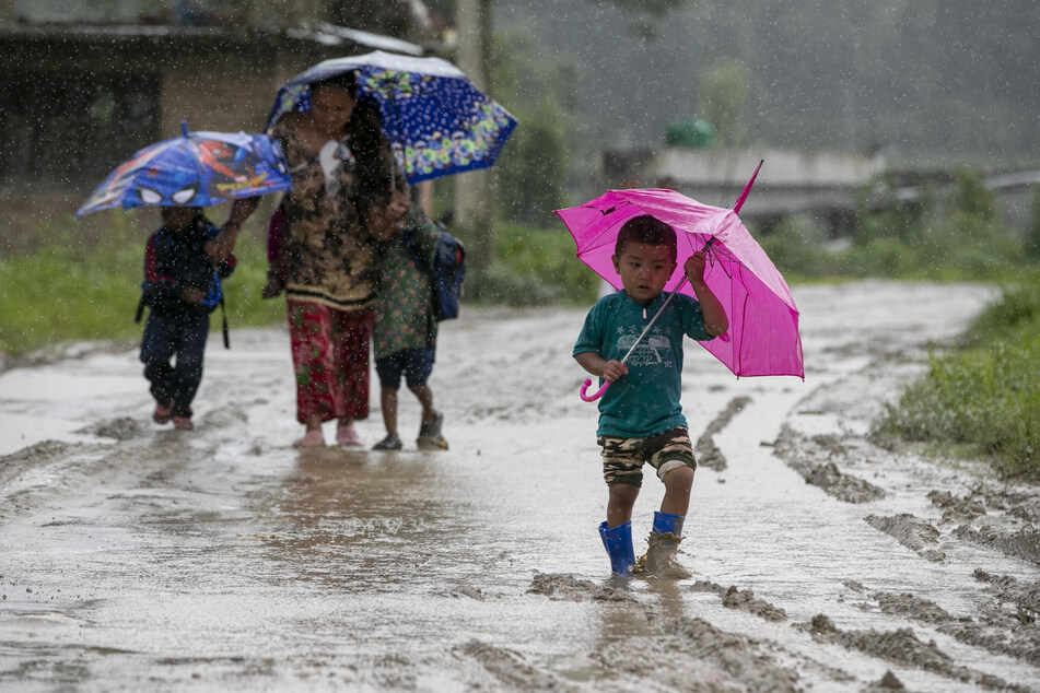 Mindestens 40 Menschen sterben an dramatischen Folgen von Monsunregen!