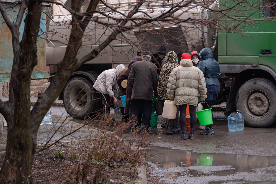 According to Ukrainian authorities, Mariupol no longer has running water or electricity.