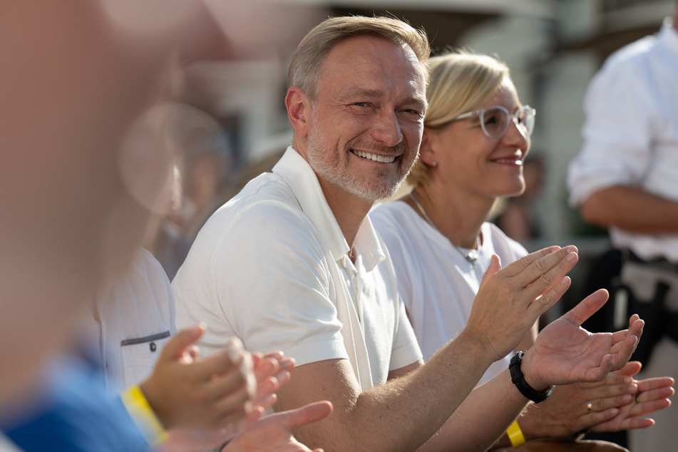 Gute Laune trotz mieser Umfragen: Finanzminister Christian Lindner (45, FDP).