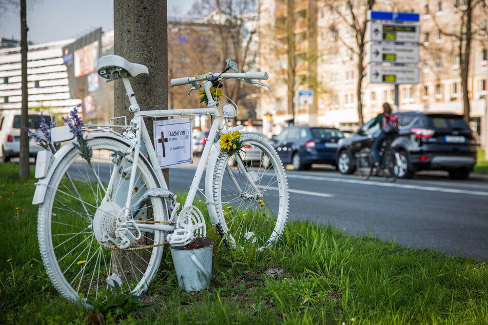 2018 starb eine Radfahrerin auf der St. Petersburger Straße wegen eines Dooring-Unfalls.