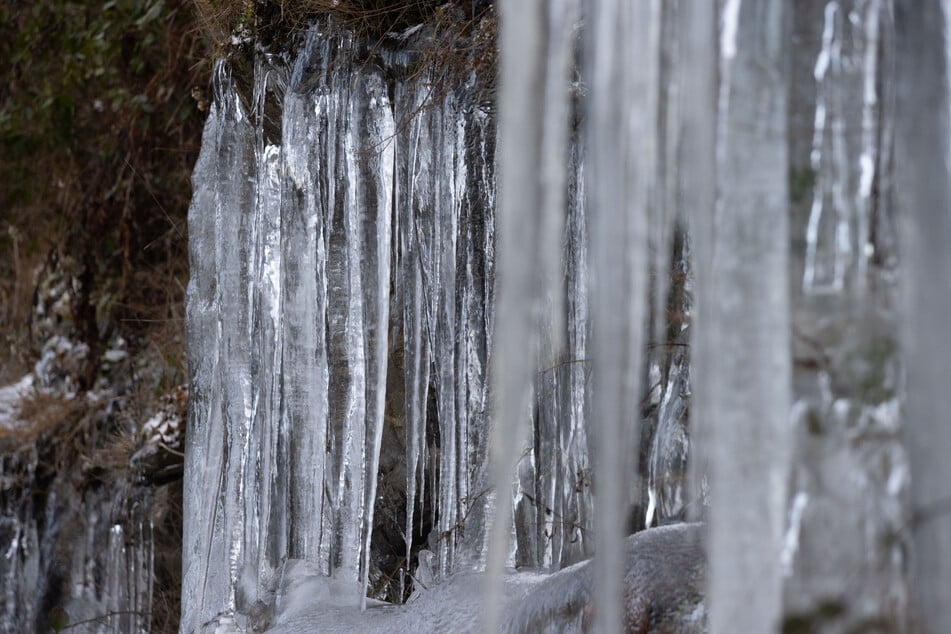 Gute Bedingungen für Eiszapfen: Am Wochenende und in den kommenden Tagen werden die Temperaturen oft unter null Grad liegen.