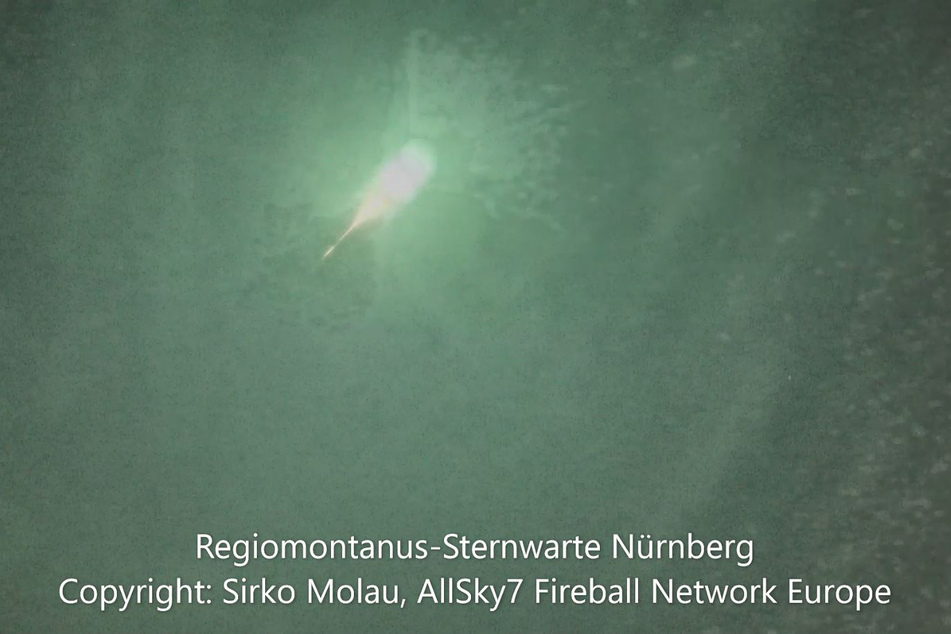 Das Videostandbild der Sternwarte Nürnberg zeigt den im Süden Deutschlands gesichteten Meteoroiden.