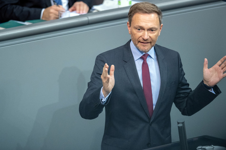 Christian Lindner (42), Vorsitzender der FDP-Bundestagsfraktion, fordert eine Tempo-Prämie für Corona-Impfungen.