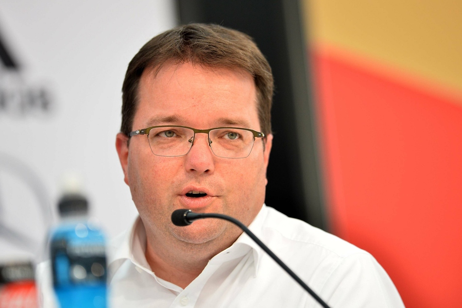"Ein Schlag ins Gesicht", sagt DFB-Schatzmeister Dr. Stephan Osnabrügge.
