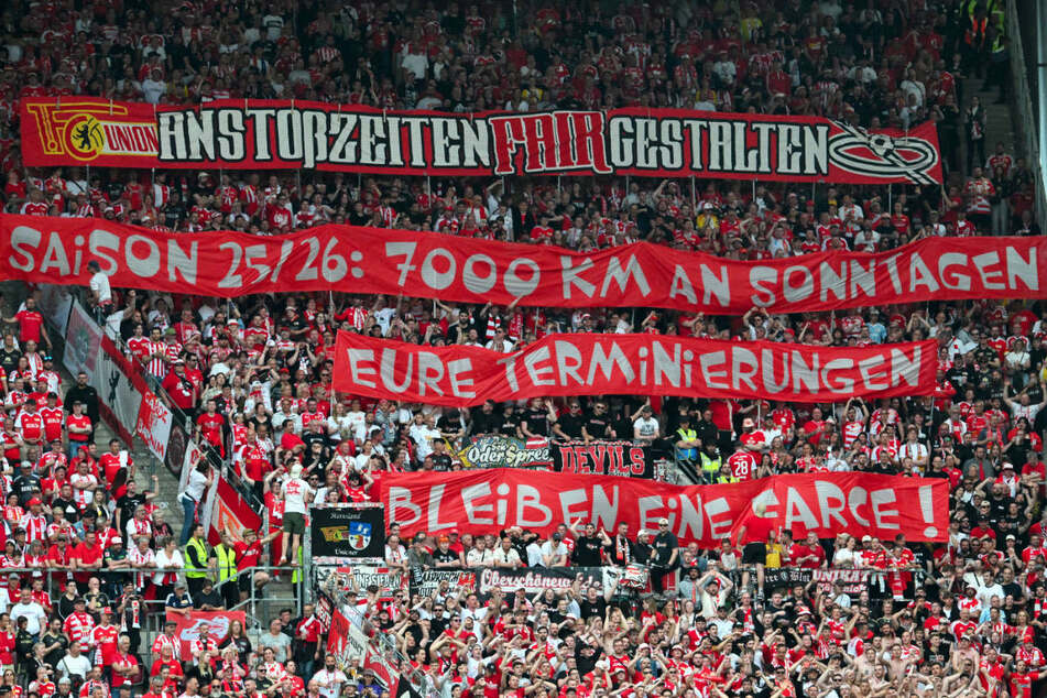 Mit den Tennisball-Würfen haben die Union-Fans gegen die (zu) vielen Sonntagsspiele protestiert.