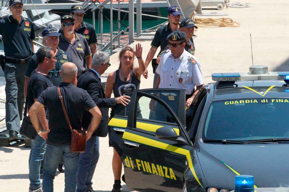 Carola Rackete wurde von der Polizei unter Arrest gestellt.