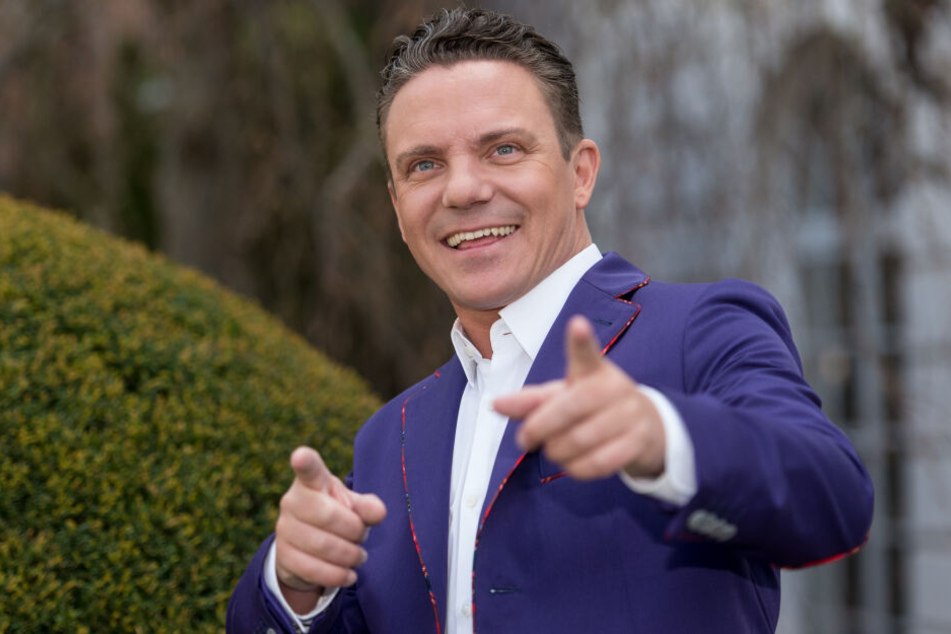 Stefan Mross geht mit seiner Freundin Anna-Carina ...