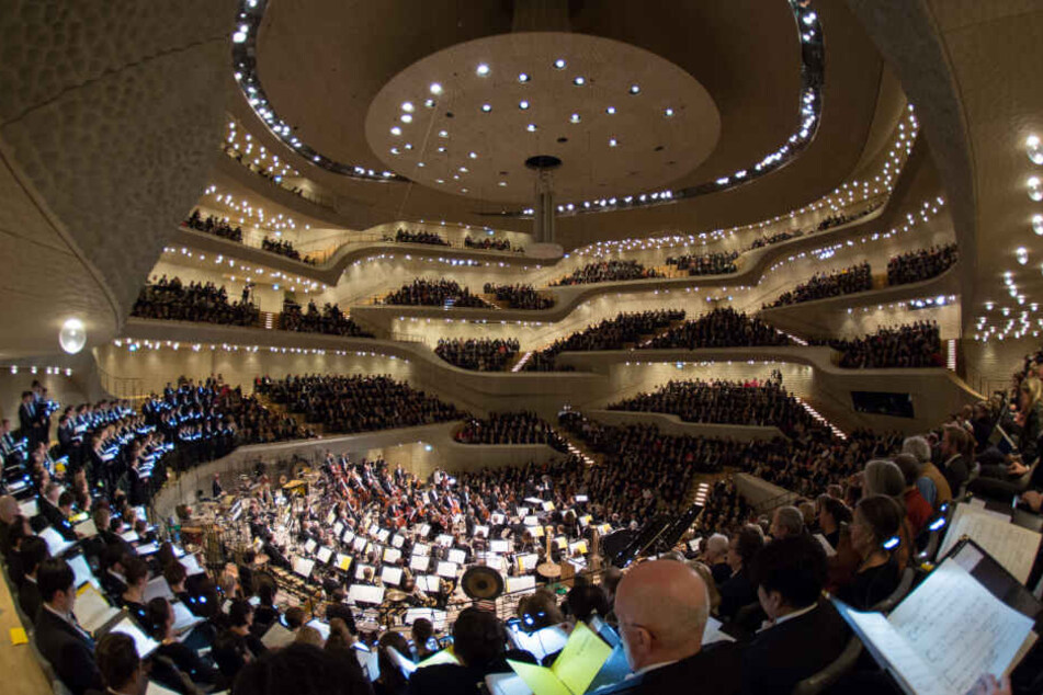 Hamburg: Konzertabbruch in der Elbphilharmonie! Besucher singen Reeperbahn-Hit