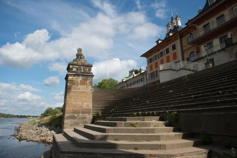 Die Elbe vor der Freitreppe des Wasserpalais im Schloss Pillnitz.