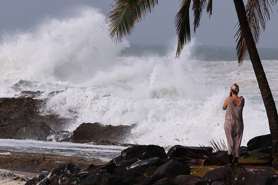 Starker Wellengang ist bei Snapper Rocks an der Gold Coast zu sehen. Zum ersten Mal seit mehr als 50 Jahren wird ein tropischer Wirbelsturm erwartet.