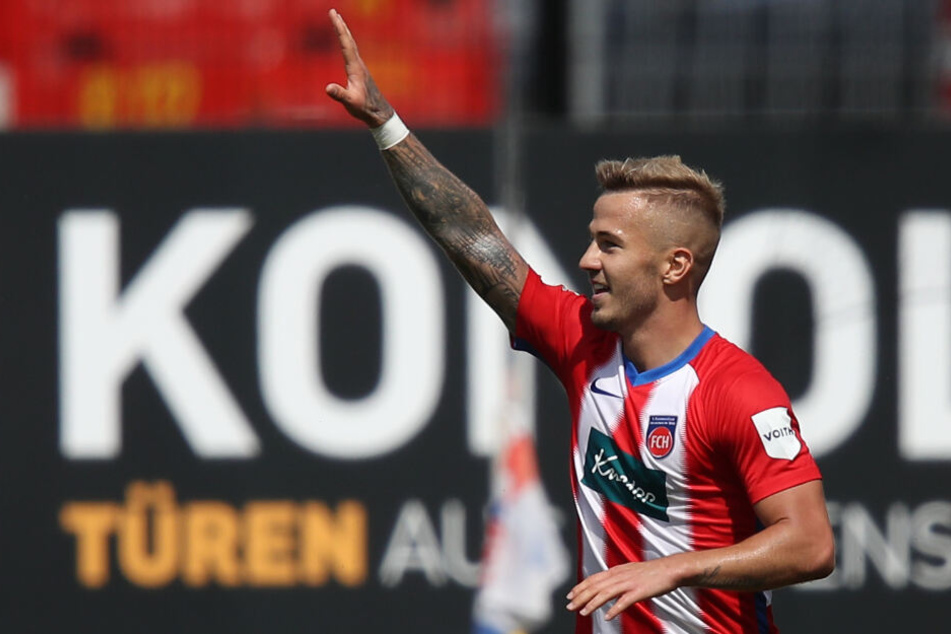 Niklas Dorsch jubelt über einen Treffer.