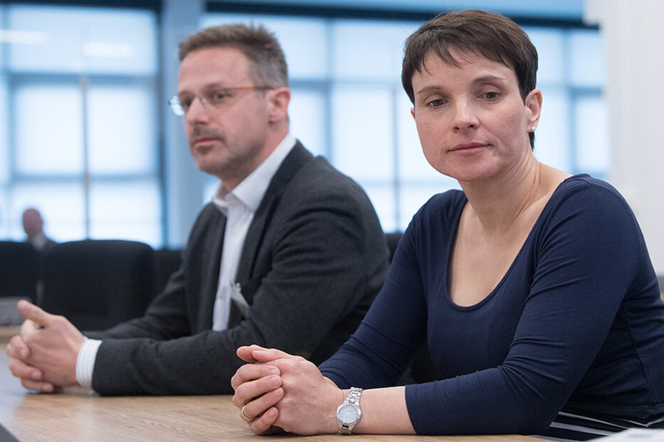 Frauke Petry (43) mit ihrem Ehemann Marcus Pretzell (45, beide Blaue Partei).