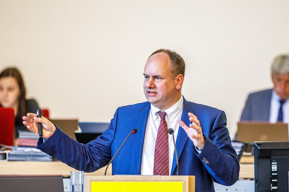 Krempelt die Verwaltung um: OB Dirk Hilbert (47, FDP).