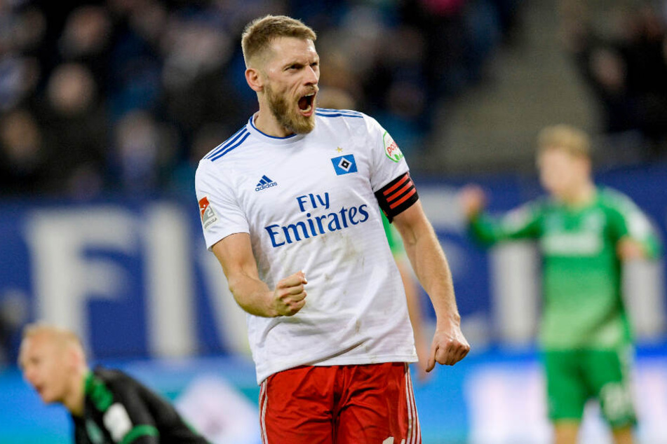 Aaron Hunt bejubelt seinen Treffer zum 1:0.