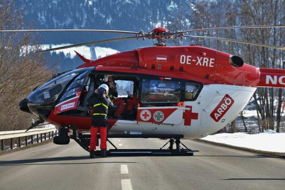 Die zwei Schwerverletzten wurden mit dem Hubschrauber ins Krankenhaus gebracht.