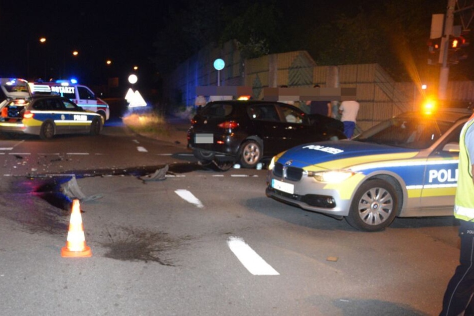 Die Polizei nahm den Unfall an der Kreuzung auf.