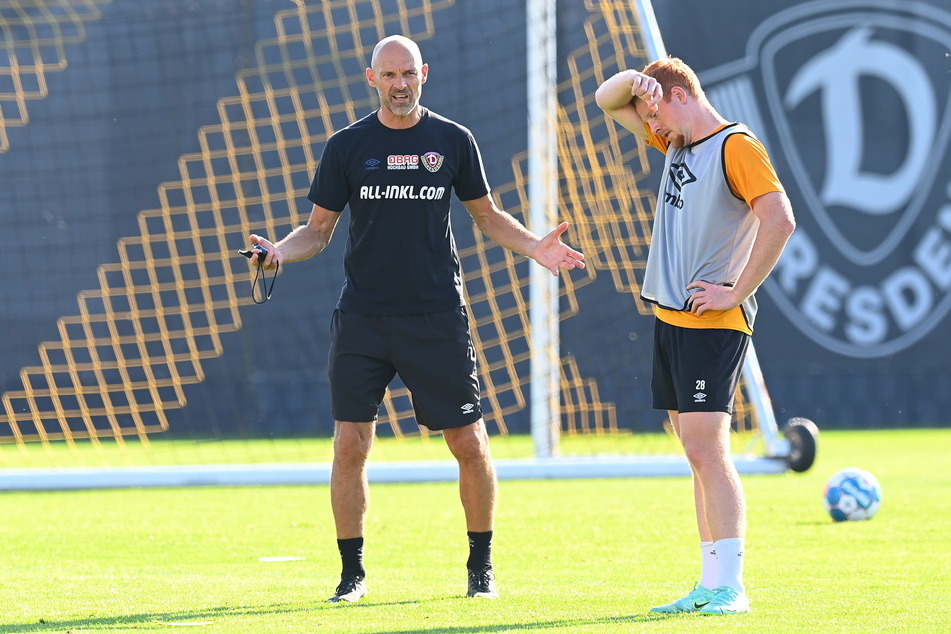 Dynamo-Trainer Alexander Schmidt (52, l.) könnte seine Defensive mit Paul Will (22) verstärken.