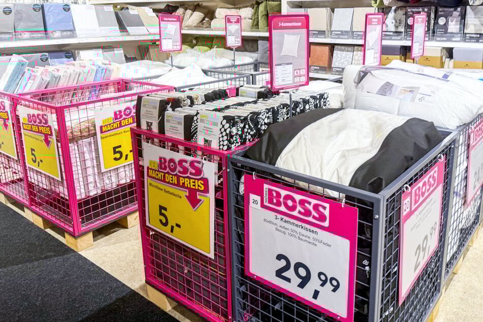 Großer Möbel-Discounter bleibt am Sonntag (3.5.) geöffnet und gibt hohe Rabatte