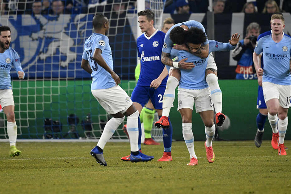 Ausgerechnet der frühere Schalker Leroy Sané brachte Manchester City mit seinem wunderschönen Freistoß zum 2:2 zurück ins Spiel.