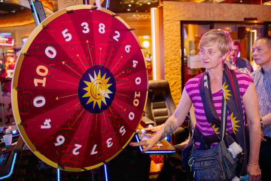 Das rote Glücksrad ist der Schlüssel zum Finale der "Big Casino Gameshow".