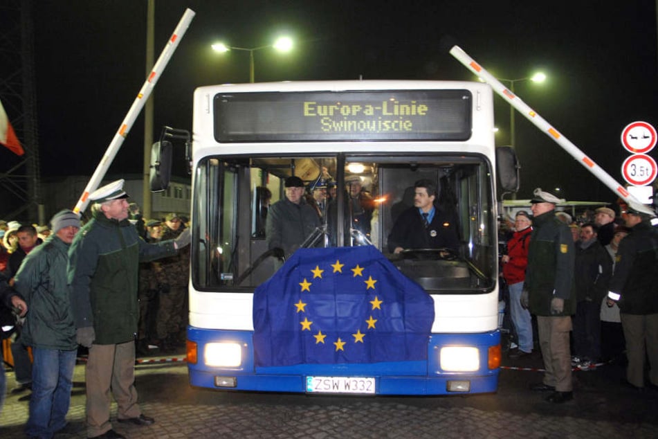 Mit einem EU-Bus wurden die offenen Grenhzen in Ahlbeck-Swinemuende im vergangenen Dezember noch gefeiert