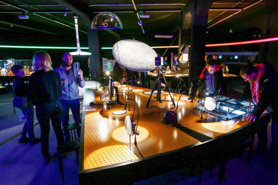 Auch das künstlerische Spielen mit Licht und Schatten gehört zum Medienfestival.
