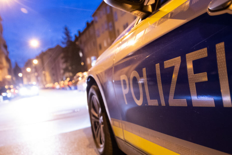 Die Polizisten retteten dem Jugendlichen durch ihren Einsatz vermutlich das Leben. (Symbolbild)