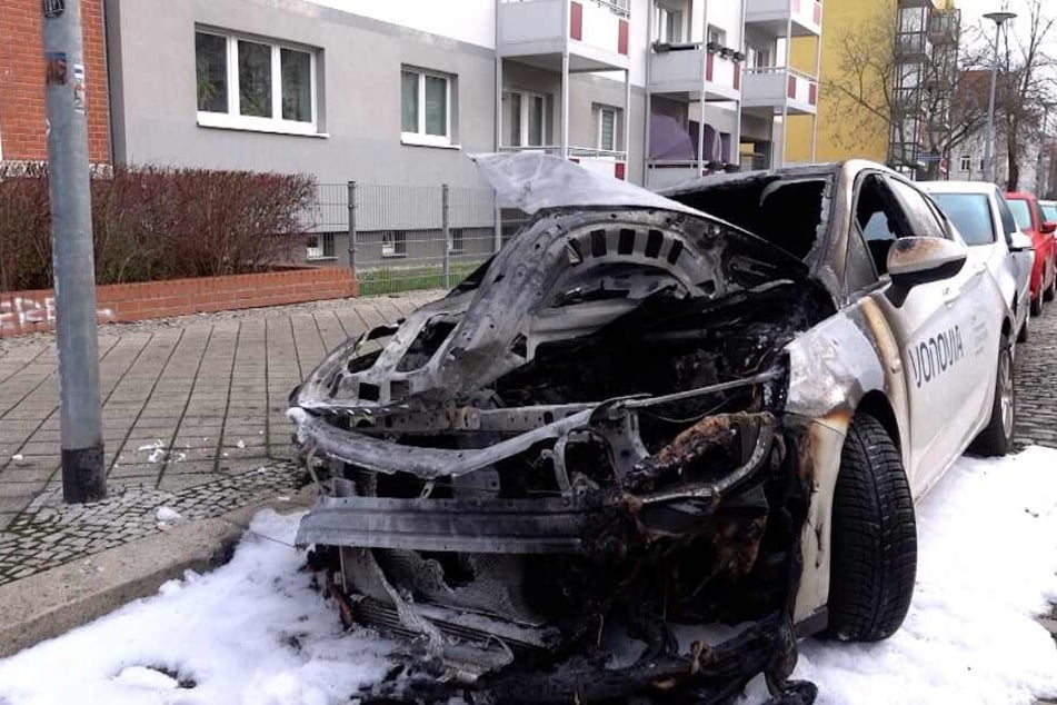 Die Polizei geht von Brandstiftung aus.