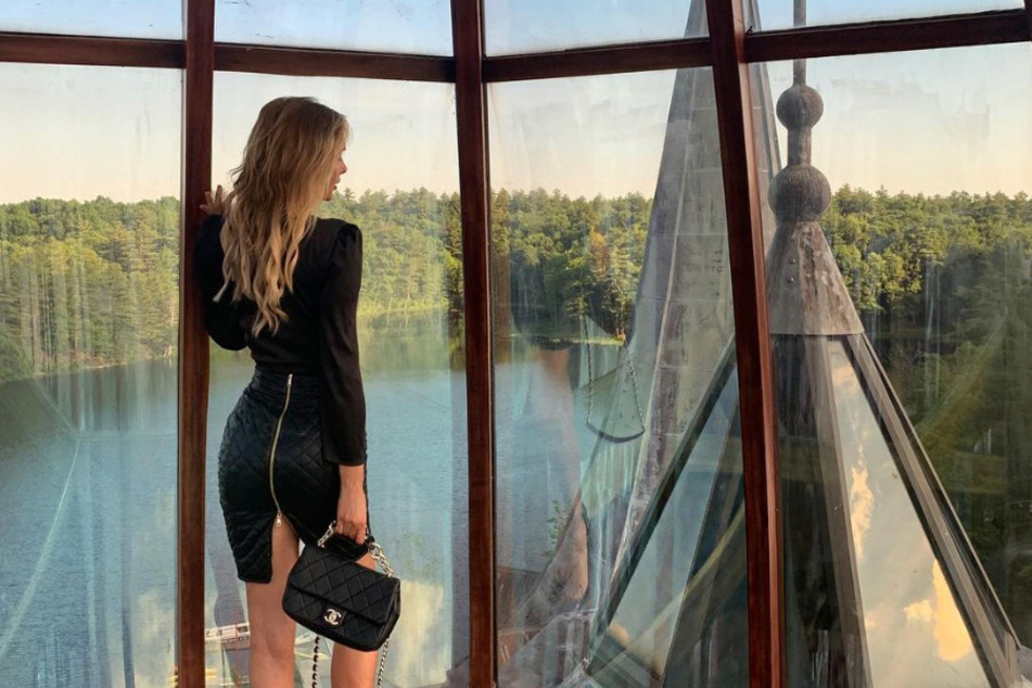 Model Kate Dros in der Glaskuppel des Hauses – dies ist Christina Marks (18) absoluter Lieblingsort!