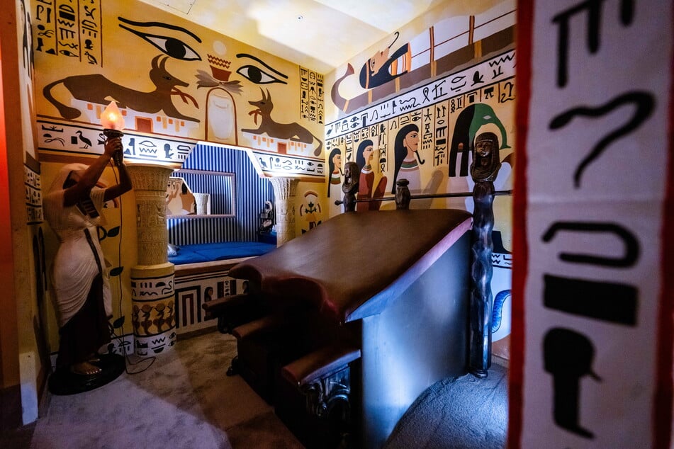 Ein "Spielzimmer" des Swingerklubs ist vom alten Ägypten inspiriert.