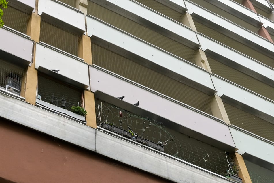 Kind nach Fenstersturz in Lebensgefahr