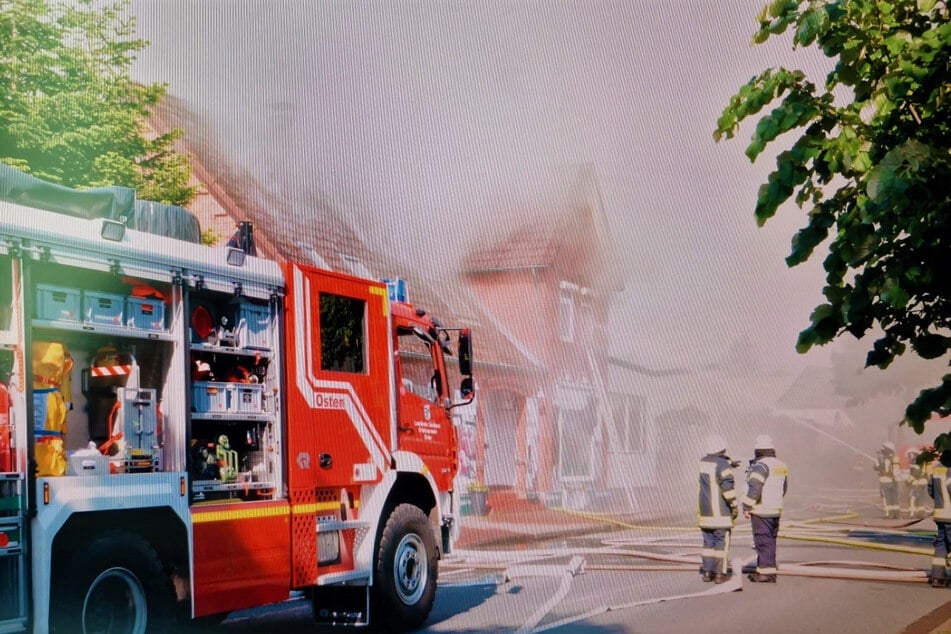 Die Feuerwehr ist seit Dienstagmorgen im Dauereinsatz.
