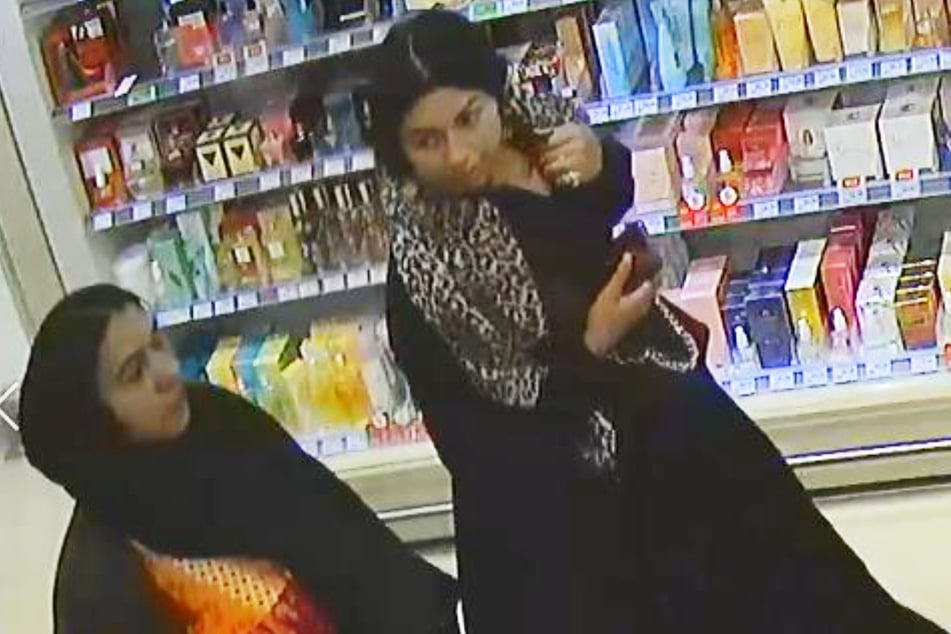 Bei ihrer Tat wurden die Frauen von einer Überwachungskamera aufgezeichnet.