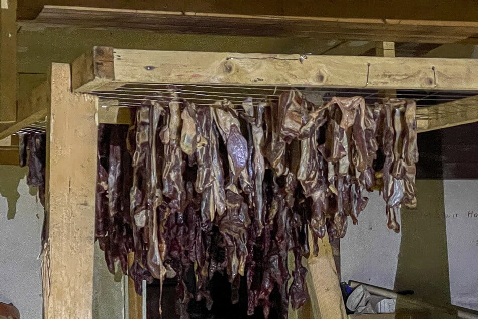 Der 46-Jährige hatte kiloweise Rindfleisch zum Räuchern aufgehängt.