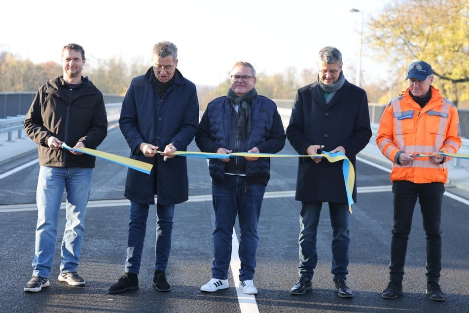 Unter Leitung von Baubürgermeister Thomas Dienberg (2.v.l.) wurde die Freigabe gefeiert.